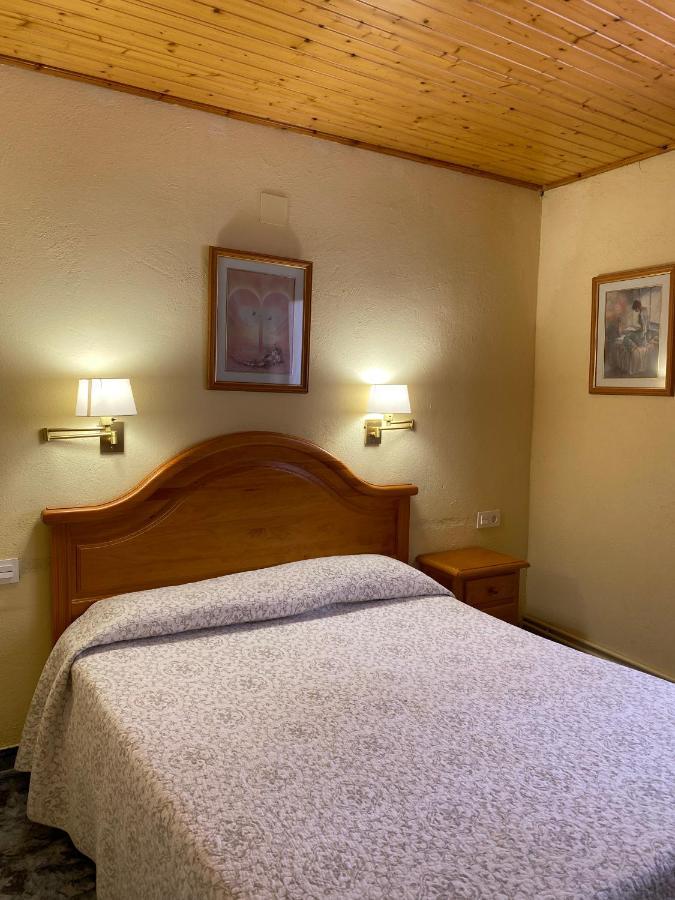 Hotel Rural Cal Amadeu Vilanova de Escornalbou Exteriör bild