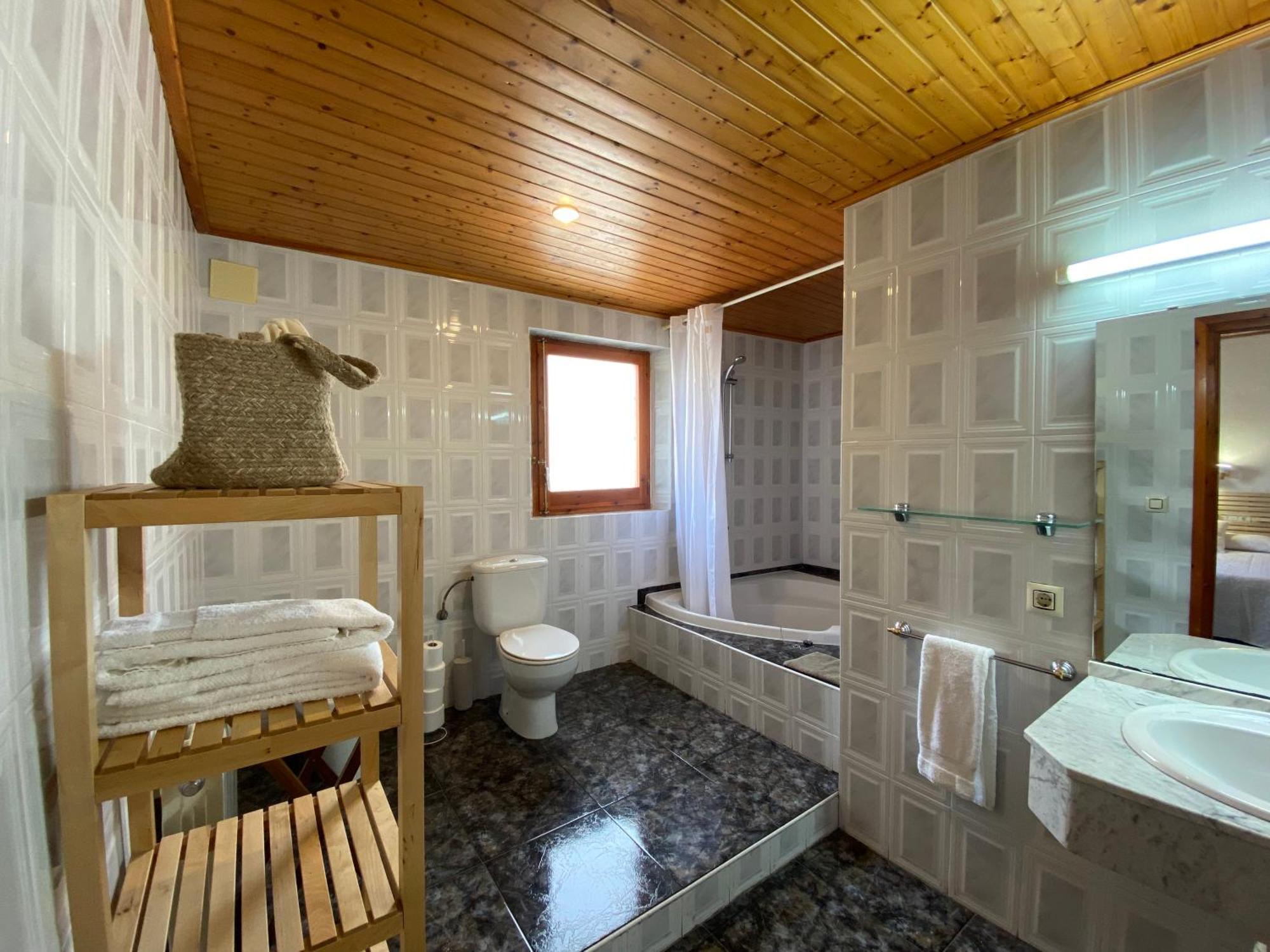 Hotel Rural Cal Amadeu Vilanova de Escornalbou Exteriör bild